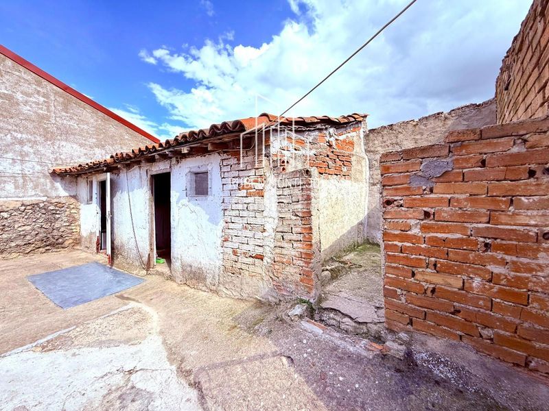 Foto 7e101e44-d367-463a-ad67-e97093c82931. Casa amb calefacció aparcament a Gomecello
