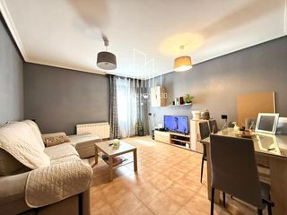 Flat  De moriscos. Amplia vivienda de 3d y 2bñ con dos plazas de garaje en castella