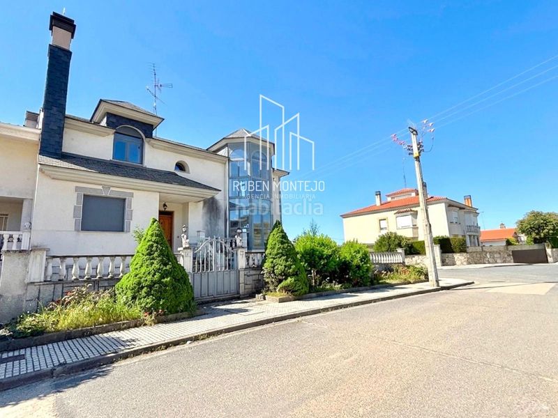 Foto 1ee3e13d-c4ef-4b24-93b0-83cfc86808b7. Casa adossada amb calefacció aparcament a Cabrerizos