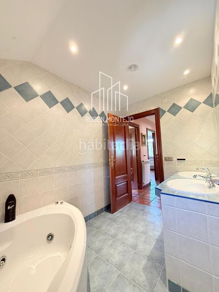 Foto adb16774-3d3c-4e89-93eb-956809a87edf. Casa adossada amb calefacció aparcament a Cabrerizos