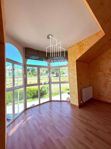 Foto f6c4a9d3-0048-42ee-806b-b61be1616e8c. Casa adossada amb calefacció aparcament a Cabrerizos