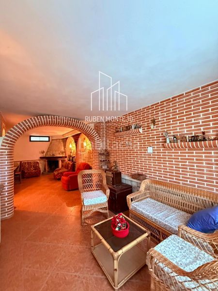 Foto f6e49a77-6fff-4f10-bccb-a74fe7389d4d. Casa adossada amb calefacció aparcament a Cabrerizos