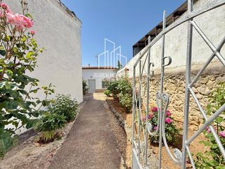 Casa  Castillo. Casa con jardín, gran patio y excelente distribución a 25 minuto
