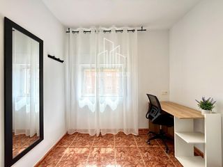 Miete Etagenwohnung  Las águilas. Totalmente exterior junto campus universitario!!