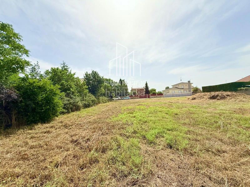 Foto dcde80e6-b1db-48da-8ee6-6b01ff2818ac. Residential plot in Villamayor