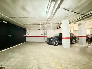 Lloguer Aparcament cotxe  Estación. Plaza de garaje para coche grande en paseo estación 64