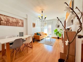 Etagenwohnung in Edison