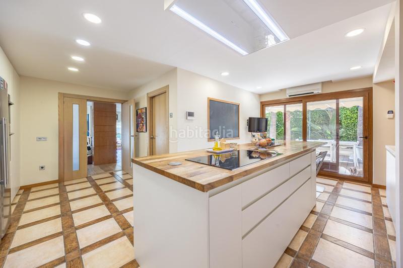 Foto 0e331d9f-f781-4b7f-98bf-a926db1c9092. Chalet  de lujo en la exclusiva urbanización coblanca en Benidorm