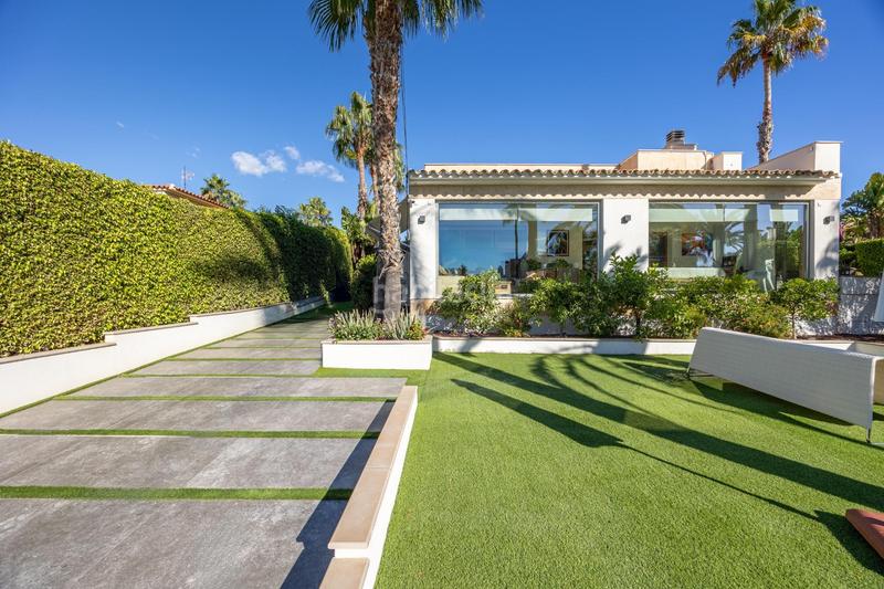 Foto 4d0f8fd0-0775-43bb-8dc0-5a008ef2cfc1. Chalet  de lujo en la exclusiva urbanización coblanca en Benidorm