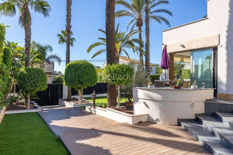 Foto b954ca1d-a601-4fd7-afc3-b477c7d9df6e. Chalet  de lujo en la exclusiva urbanización coblanca en Benidorm