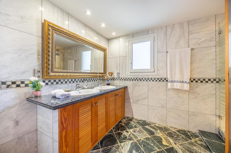 Foto cd3faa91-bd2c-4c7e-838f-1e6ce0bfb473. Chalet  de lujo en la exclusiva urbanización coblanca en Benidorm