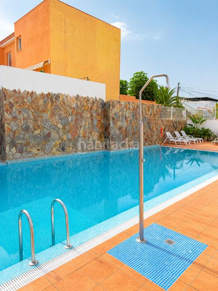 Foto dabee5e3-ea4a-4f01-90e0-655773b7ae95. Casa aparellada amb piscina a Palm - Mar Arona
