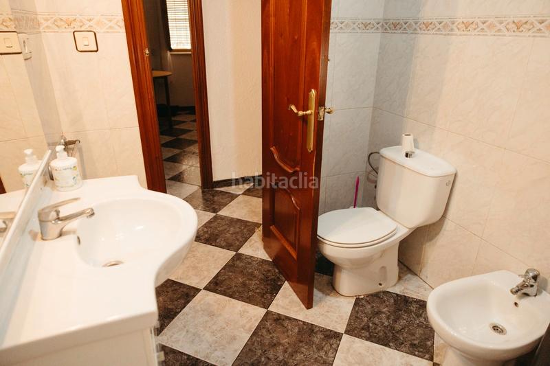 Foto 18147977-4b8e-4596-bba6-01538fc52967. Piso venta piso en calle poeta paco aquino en Oliveros - Altamira Almería