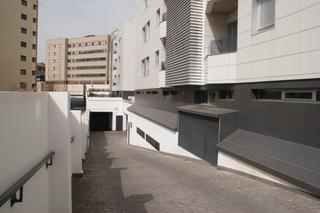 Miete Autoparkplatz in Calle profesor luis molina gómez 4. Garaje