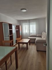 Rent Flat in Calle méndez núñez 7-9. Piso en pleno centro de granada. entrada inmediata.