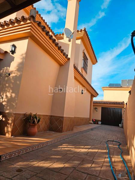 Foto f7481fac-9c1b-47b0-ba75-906853e3dfc1. Chalet  urbano en Los Gallos Chiclana de la Frontera