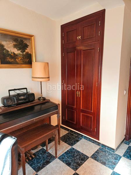 Foto 6c334c94-ea63-4ac4-bc3d-b3052f60f0d2. Chalet avec cheminée chauffage parking dans Los Gallos Chiclana de la Frontera