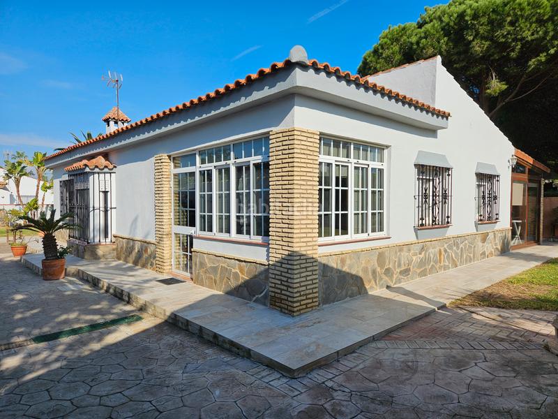 Foto a47a771f-6022-408c-a0f6-a3c88690a702. Chalet avec cheminée chauffage parking dans Los Gallos Chiclana de la Frontera