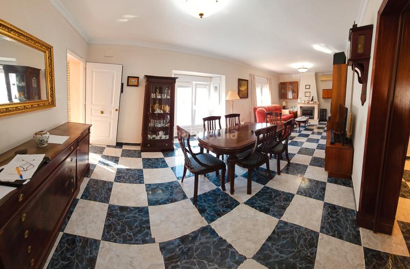 Foto a8120360-8fc6-4ad1-b420-80cbb76b73f0. Chalet avec cheminée chauffage parking dans Los Gallos Chiclana de la Frontera