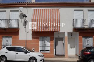 Casa  Clara campoamor. Casa adosada en cala, huelva  95.000