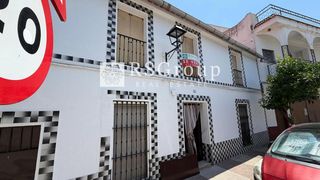 House  Andalucia. Amplia vivienda familiar en el centro de cala sierra de huelva.
