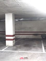 Parking voiture à Barrié de la maza 98. Garaje en venta en centro.