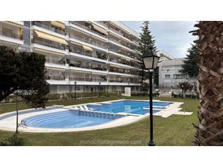 Apartament a Fenals. Apartamento reformado a 100m de playa