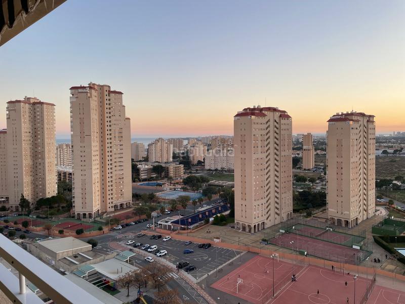 Foto f5a30bd4-4a6e-4c8e-bd7f-73b917745881. Piso en Playa Muchavista Campello (el)