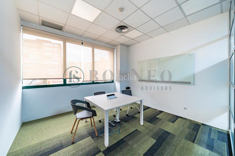 Foto 0fece5f9-1fdc-4848-b93c-e9273186aa15. Miete büro in Virgen del Cortijo-Manoteras Madrid