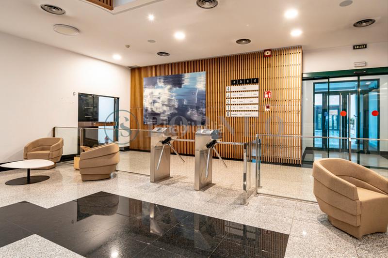 Foto 345f7017-8de2-4b54-8d04-cb1907cd66dd. Miete büro in Virgen del Cortijo-Manoteras Madrid