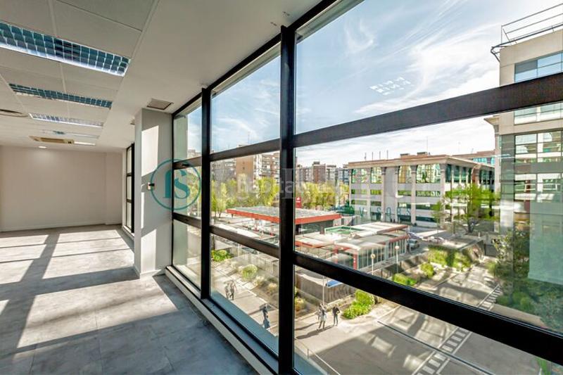 Foto 87043058-2c9e-4118-9c53-c0d8d9f55a5c. Miete büro in Virgen del Cortijo-Manoteras Madrid