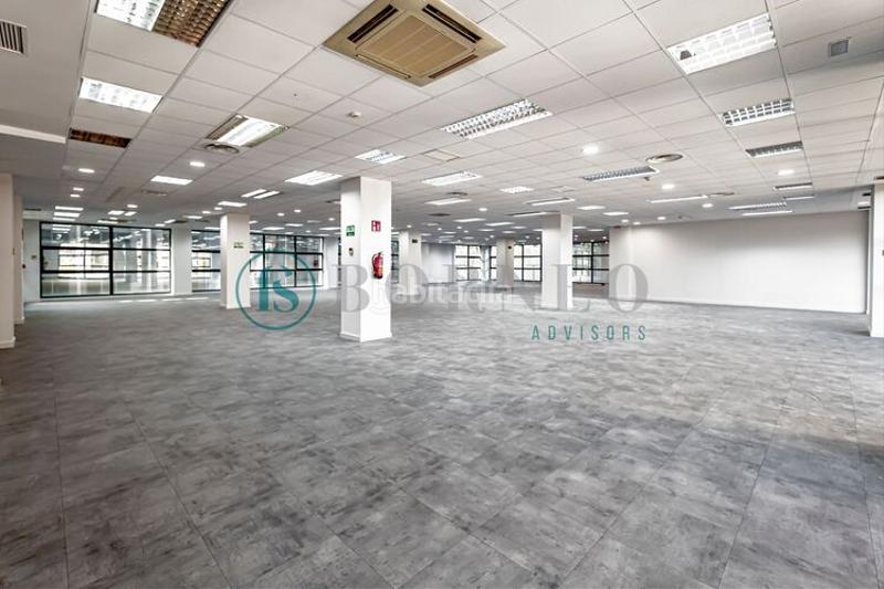 Foto d284a11f-e0c1-41bc-a409-9193be0920db. Miete büro in Virgen del Cortijo-Manoteras Madrid