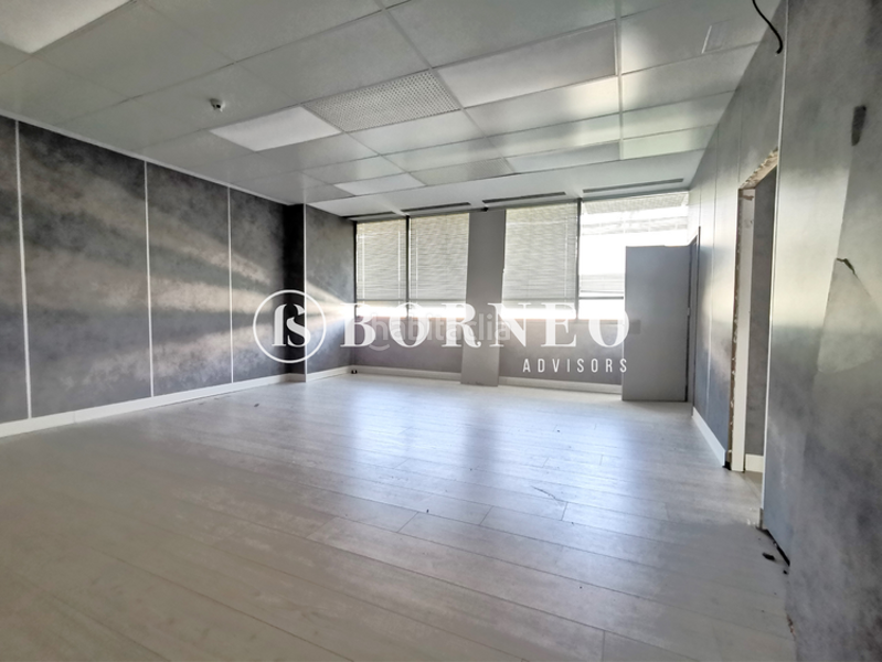Foto f19cb85f-d10d-4ee8-9d63-77b75dac3790. Location bureau dans Simancas Madrid