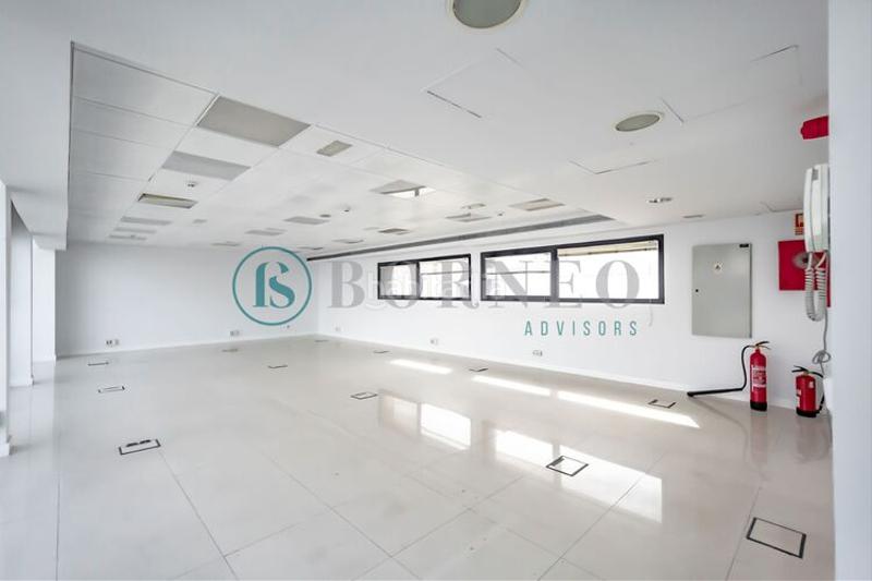 Foto 36eb4acf-16b7-4081-a1f8-34cb08f544c1. Rent office space in Simancas Madrid