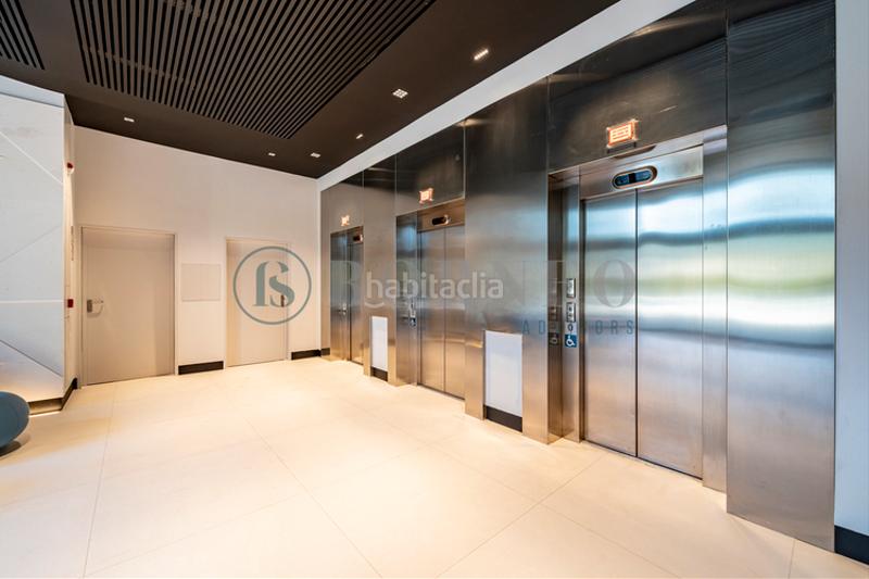 Foto 56d0bd33-cf1d-4783-b24a-02b5f66121dc. Alquiler oficina izquierda 1 2 en Simancas Madrid