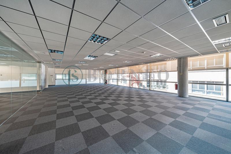 Foto a61e136d-a09b-4b0d-8ae2-02933be7bfe0. Miete büro in Simancas Madrid