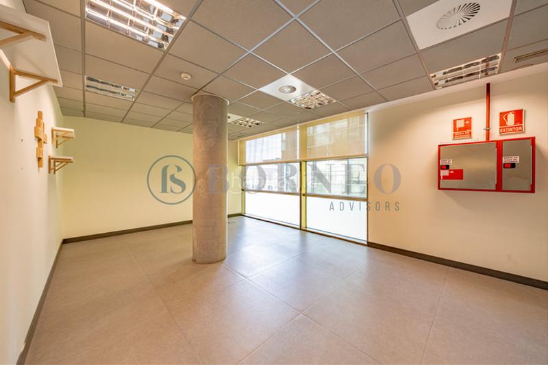 Foto 2db4c7d1-9365-4ec0-b83f-80308faeea4b. Rent office space in Simancas Madrid