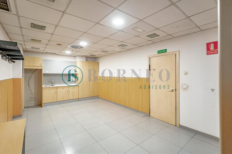 Foto f665efaa-1cd8-4e6e-9ada-4c249bc0ecdc. Rent office space in Los Rosales Madrid