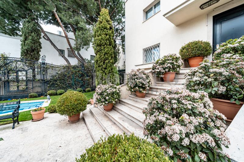 Foto fba6a15d-e3bb-42f2-975d-e55387e043c9. Alquiler piso edificio completo en El Viso Madrid