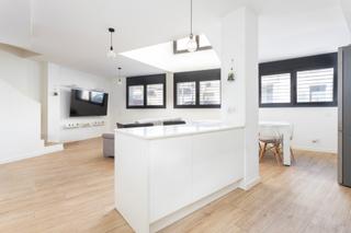 Appartement  Carrer de josep serrano. Duplex con terraza y trastero