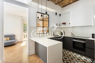 Appartement  Carrer de provença. Piso reformado y amueblado en finca histórica del eixample