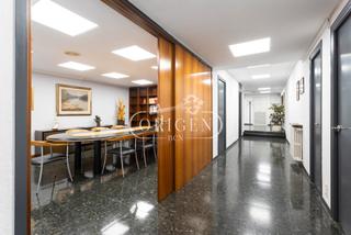 Büro  Carrer del mestre nicolau. Oficina en turó park