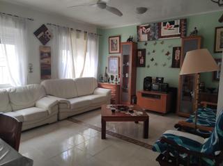 Casa en Centro. Espectacular casa en planta baja con solarium de 80 m2