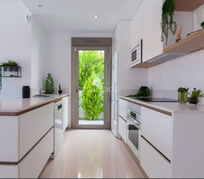 Foto bc6736a7-4b14-43b2-9678-cfb374f140b5. Chalet villa de lujo llave en mano!!!con piscina privada y solarium en los alcazares para entrar a vivir 3dormitorios y 3 baños en Alcázares (Los)