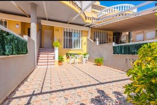 Casa adossada a Centro. Espectacular adosado con buhardilla y garaje subterraneo y ampli