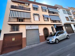 Pis  Calle veintiocho de febrero. Amplio piso en zona de expansión de torredelcampo con garaje y t