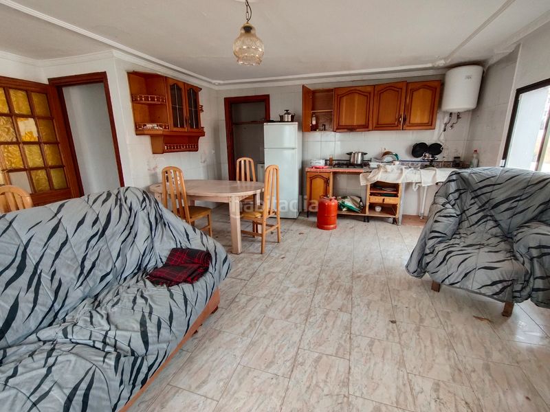 Foto 173b1358-8f39-43b2-a6f9-317594bd7ddf. Casa bifamiliare in calle corral matias 2 in Peza (La)