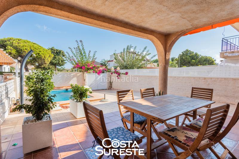 Foto 860da0fa-ada9-4ae5-aa12-7105705d4286. Casa bifamiliare con camino riscaldamento parcheggio piscina in Alcázares (Los)