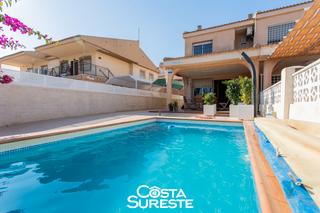 Casa aparellada  Calle pablo uranga. Pareado en los narejos con piscina privada
