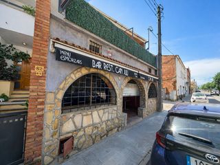 Casa  Avinguda dels països catalans. Gran oportunidad de inversión! restaurante con vivienda incluida